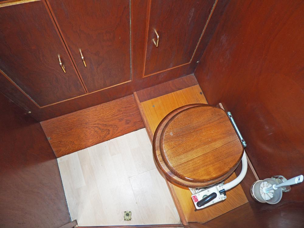 Saloon, Accommodation